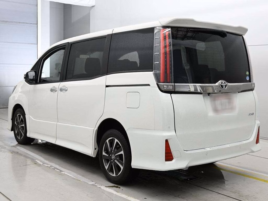 TOYOTA NOAH