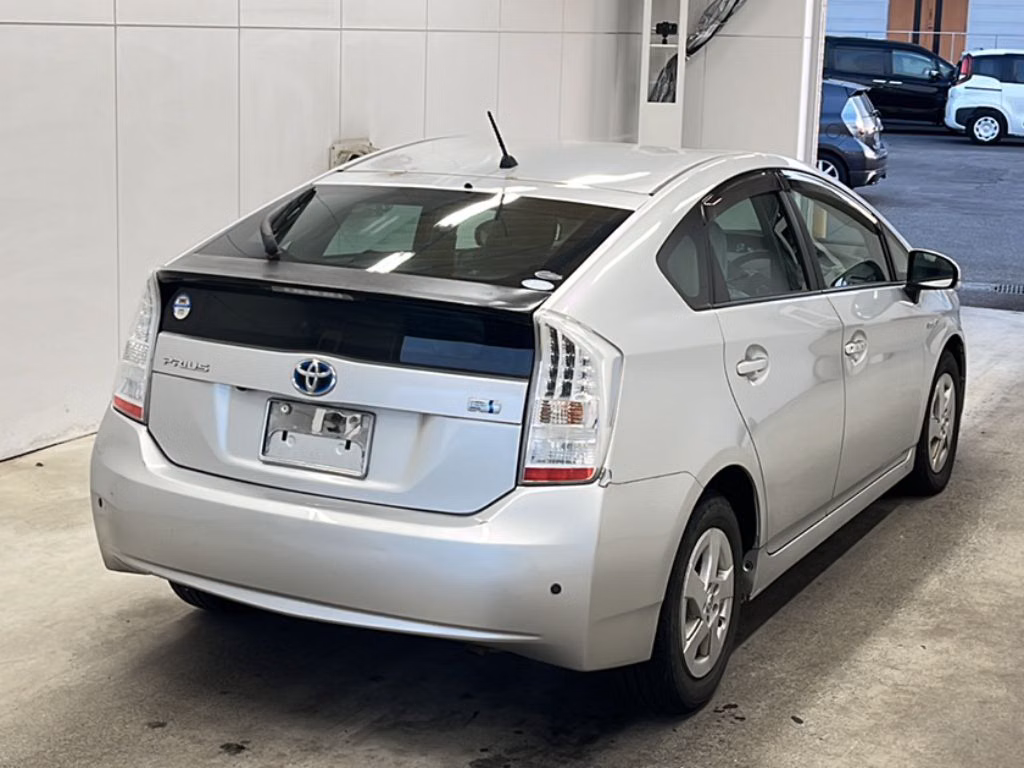 TOYOTA PRIUS