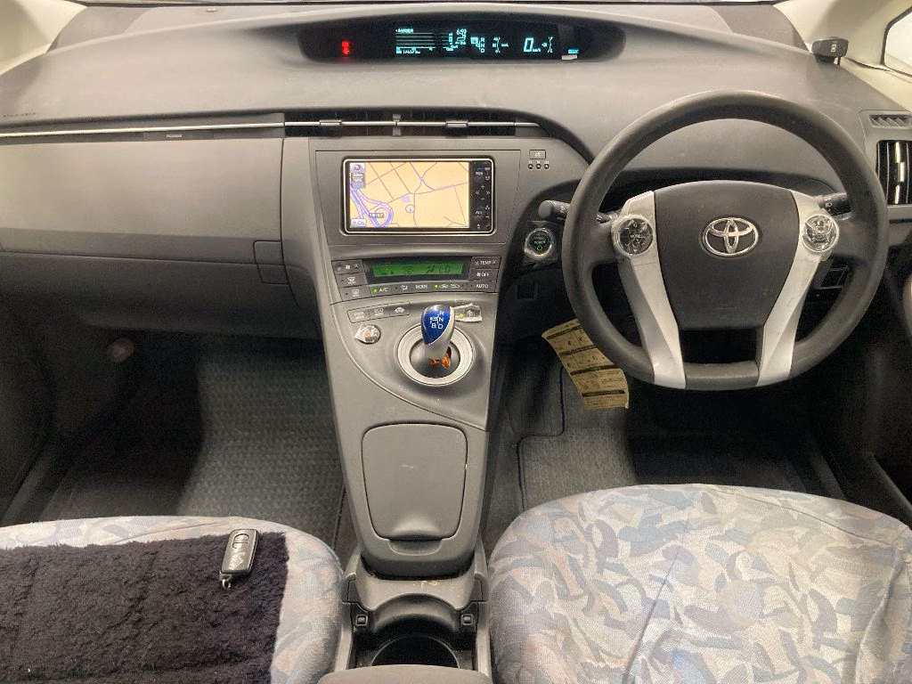 TOYOTA PRIUS