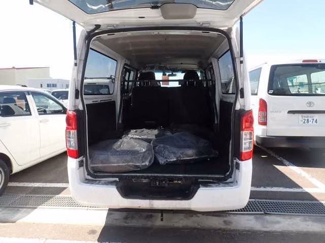 NISSAN NV350 CARAVAN
