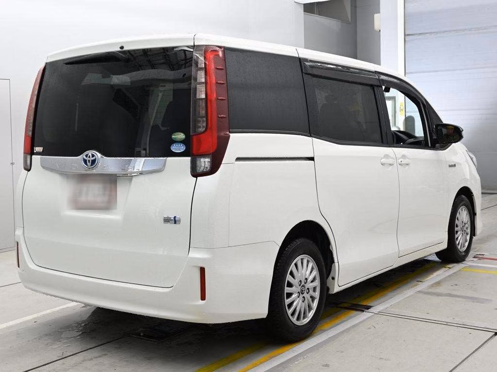 TOYOTA NOAH
