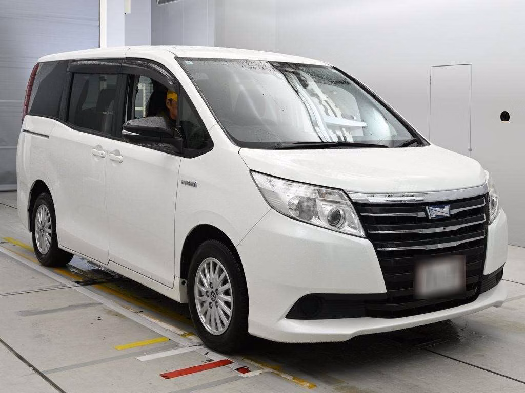 TOYOTA NOAH