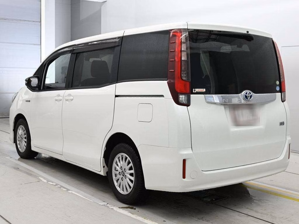 TOYOTA NOAH