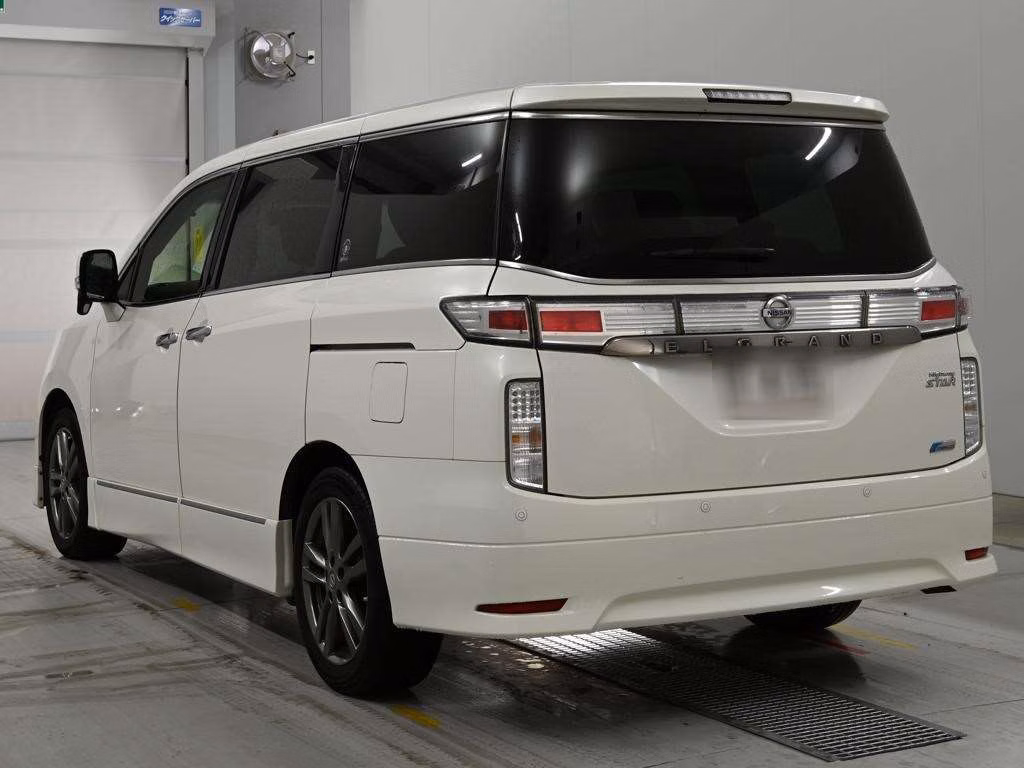 NISSAN ELGRAND