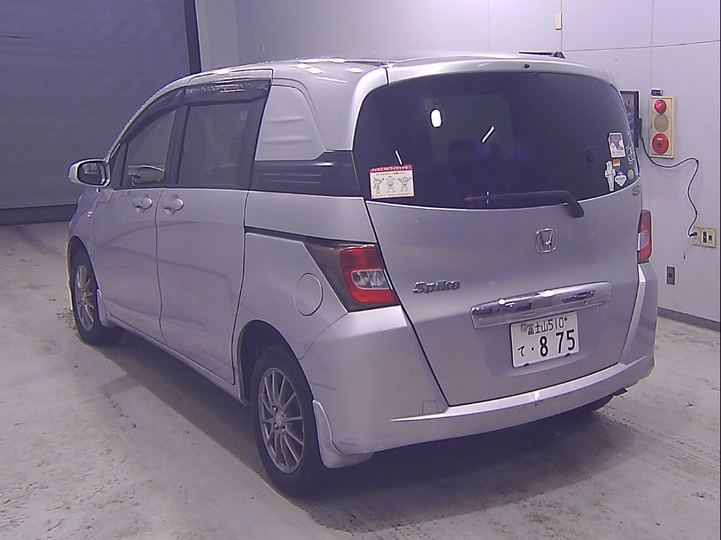 HONDA FREED SPIKE