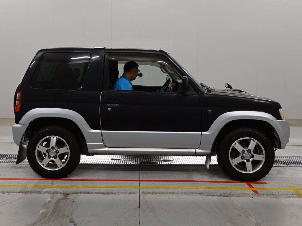 MITSUBISHI PAJERO MINI