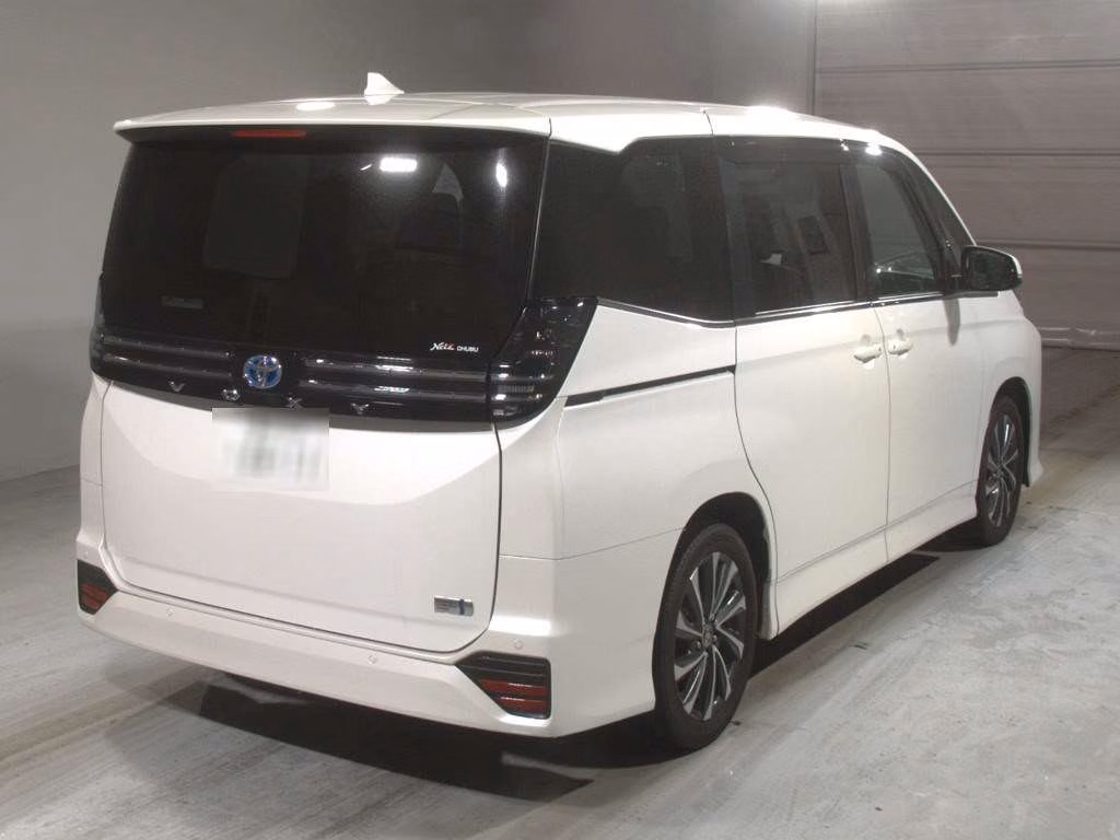 TOYOTA VOXY