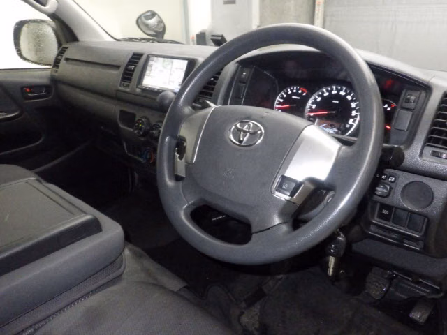 TOYOTA REGIUS ACE