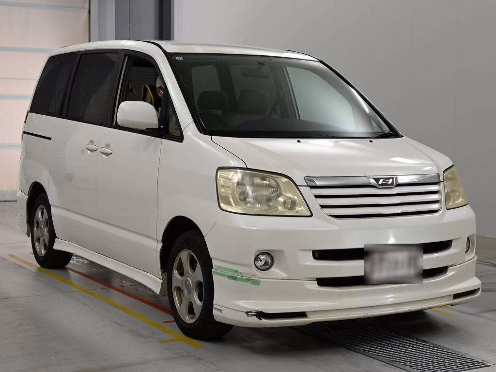 TOYOTA NOAH