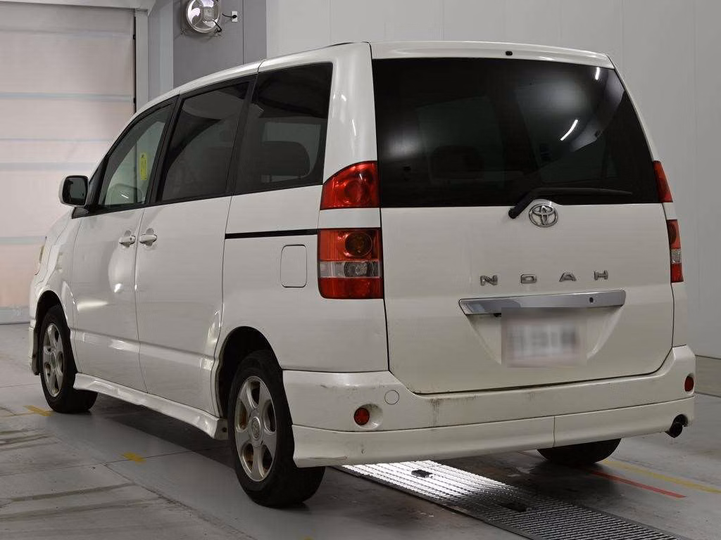 TOYOTA NOAH
