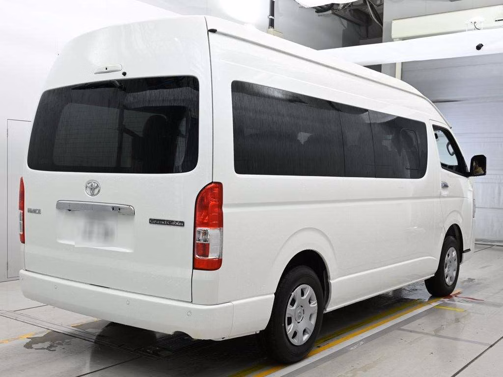 TOYOTA HIACE