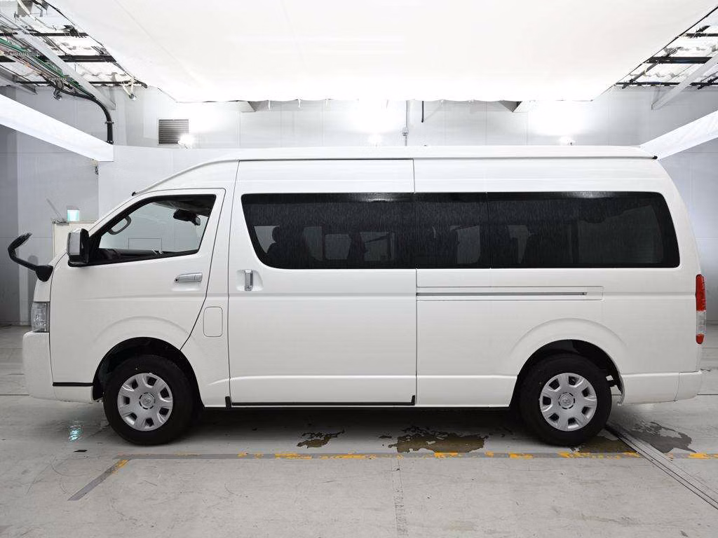 TOYOTA HIACE