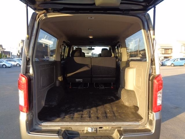 NISSAN NV350 CARAVAN