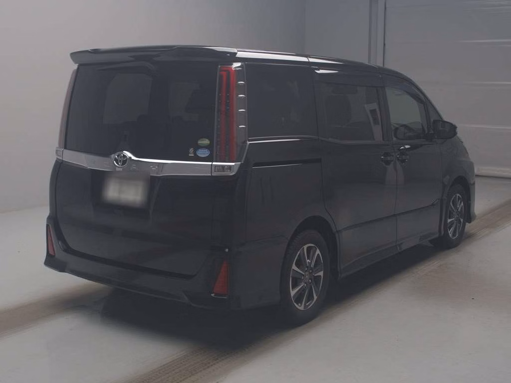 TOYOTA NOAH
