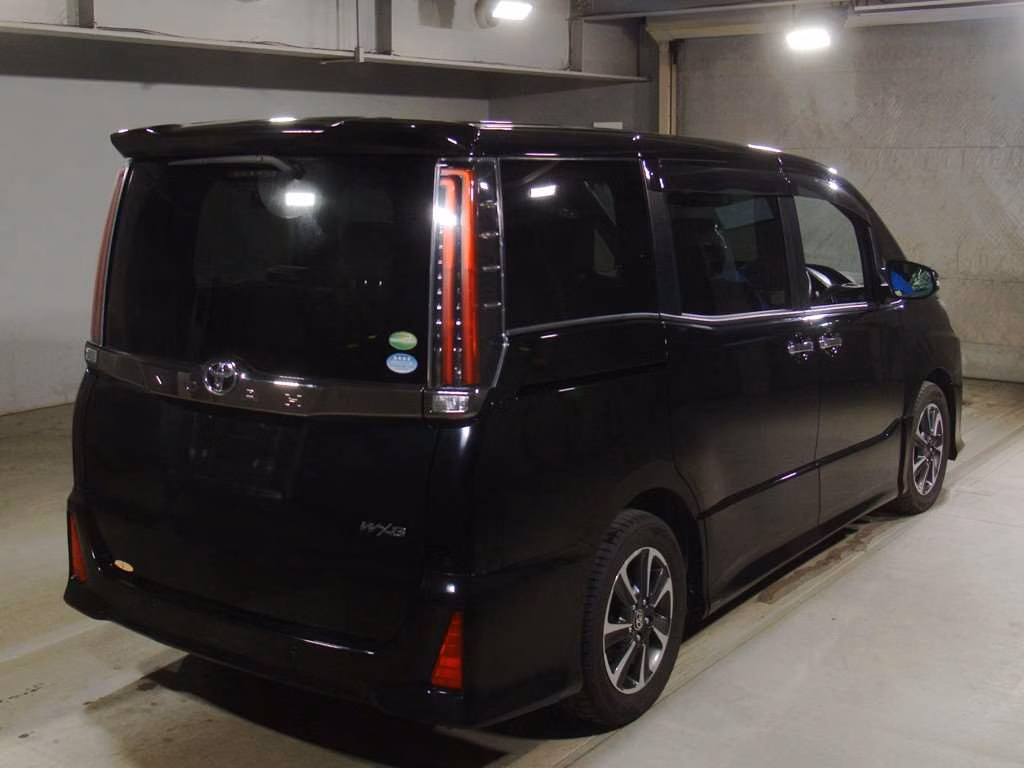TOYOTA NOAH