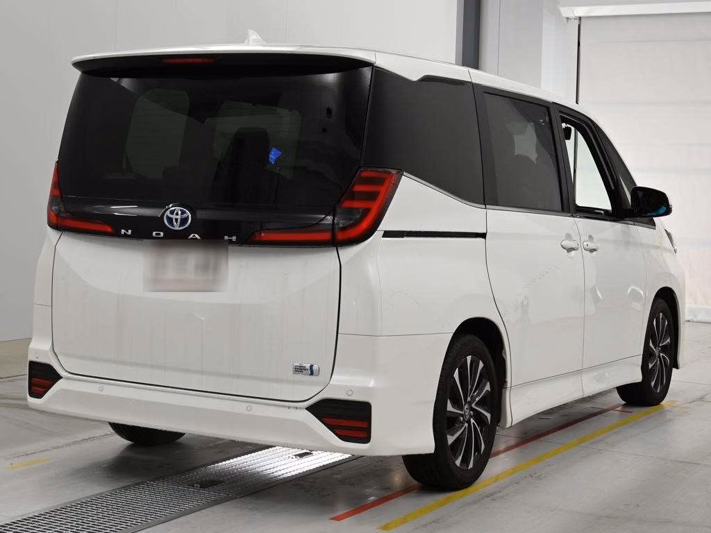 TOYOTA NOAH
