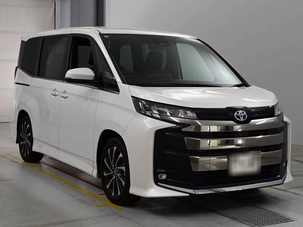 TOYOTA NOAH