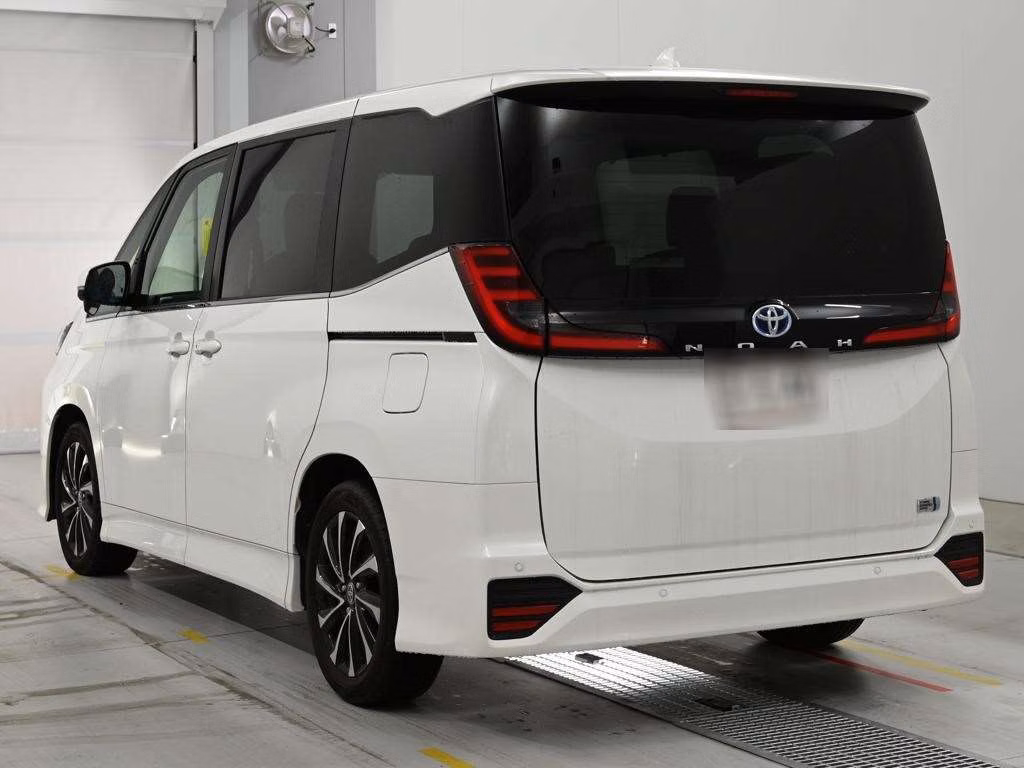 TOYOTA NOAH