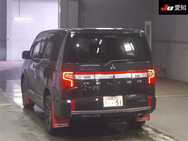 MITSUBISHI DELICA D:5