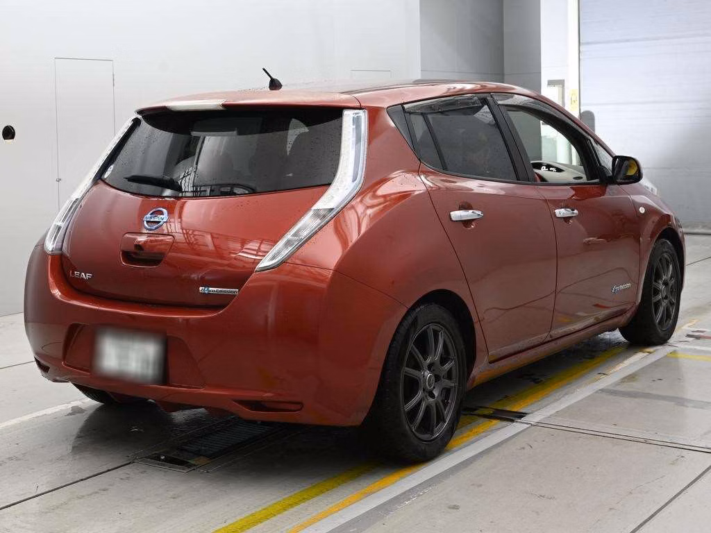 NISSAN LEAF