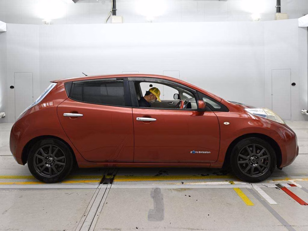 NISSAN LEAF