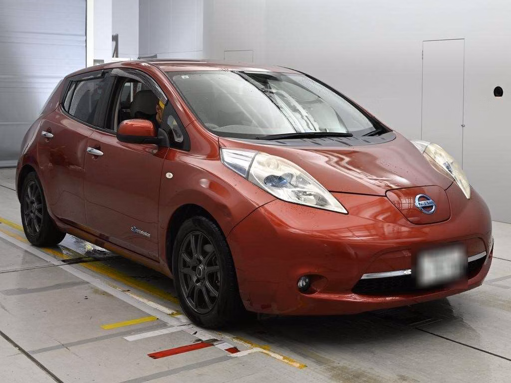 NISSAN LEAF