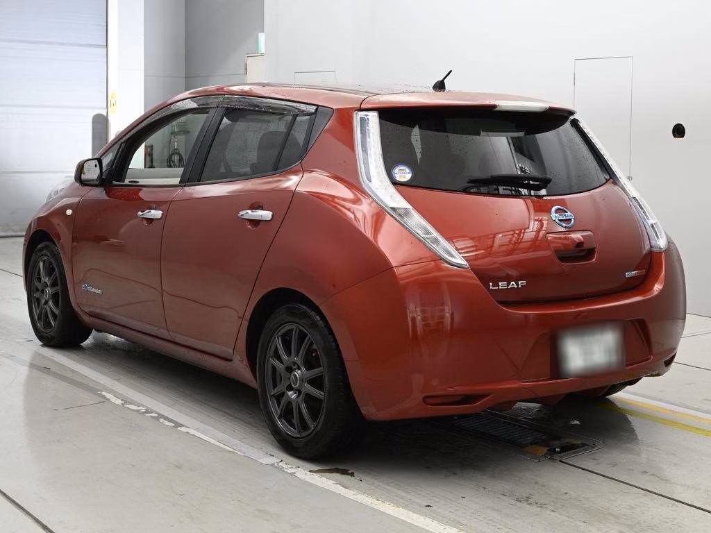 NISSAN LEAF