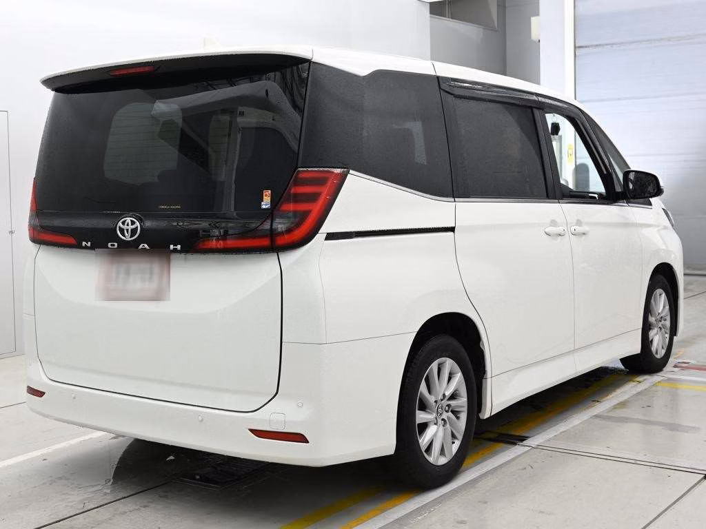 TOYOTA NOAH