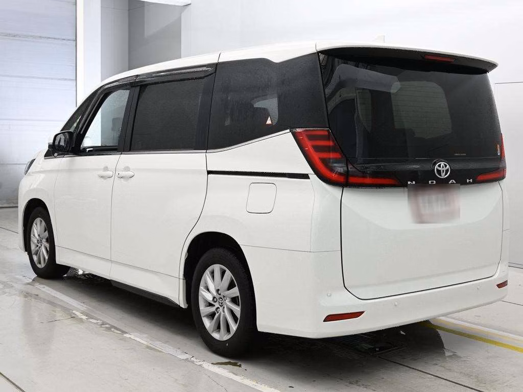 TOYOTA NOAH