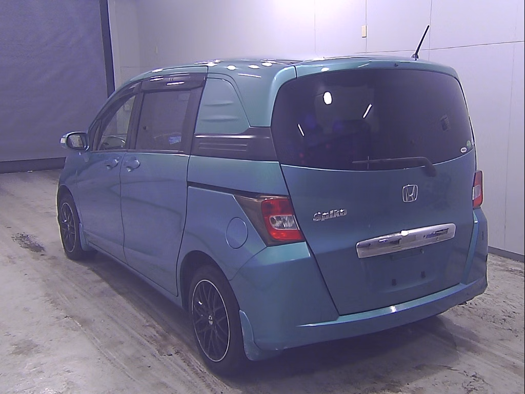 HONDA FREED SPIKE