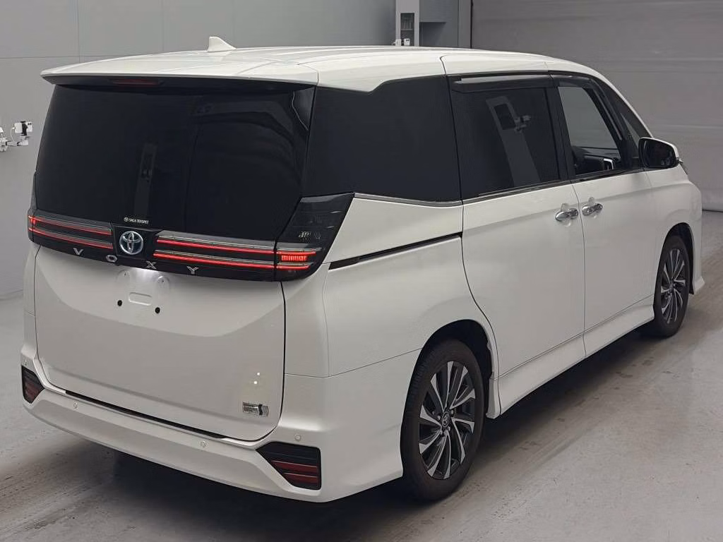 TOYOTA VOXY