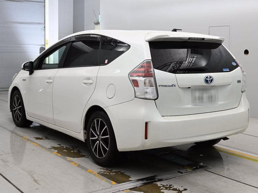 TOYOTA PRIUS ALPHA