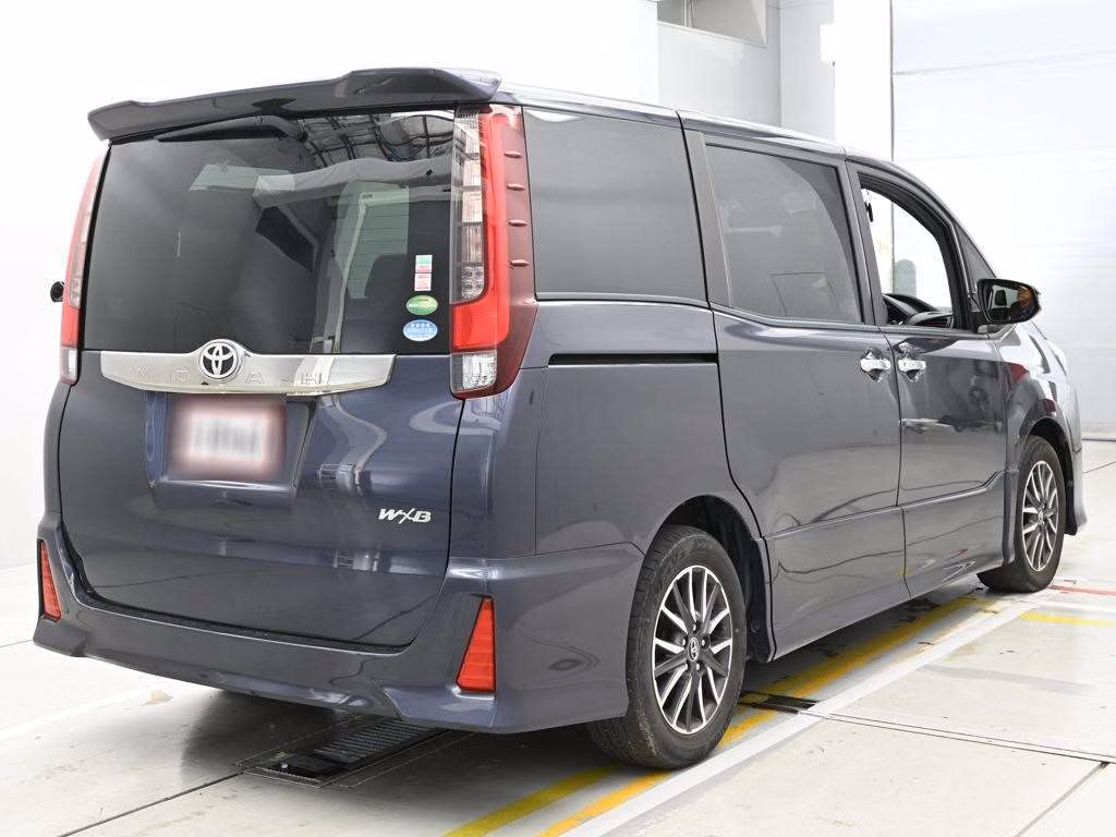TOYOTA NOAH