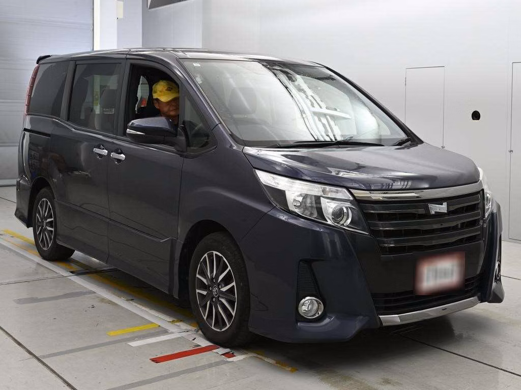 TOYOTA NOAH