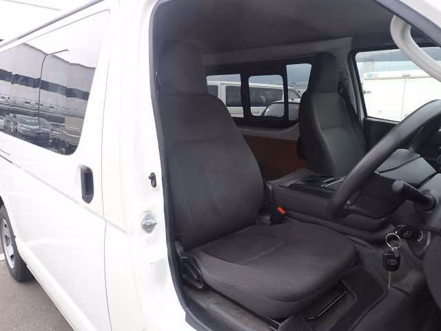 TOYOTA REGIUS ACE