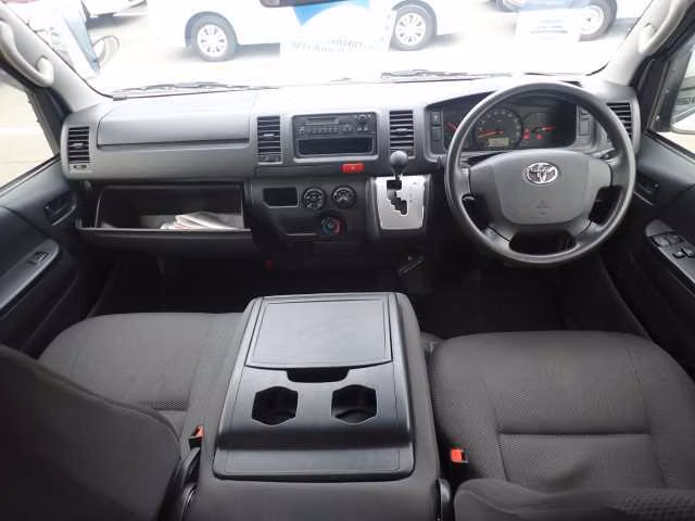 TOYOTA REGIUS ACE