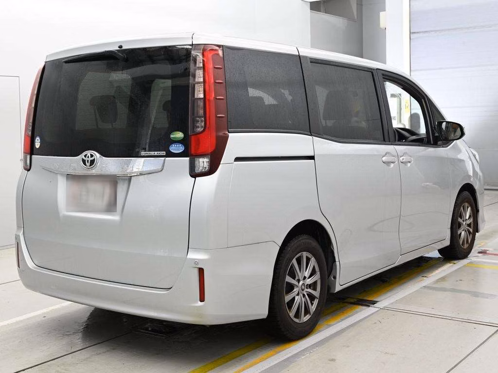 TOYOTA NOAH
