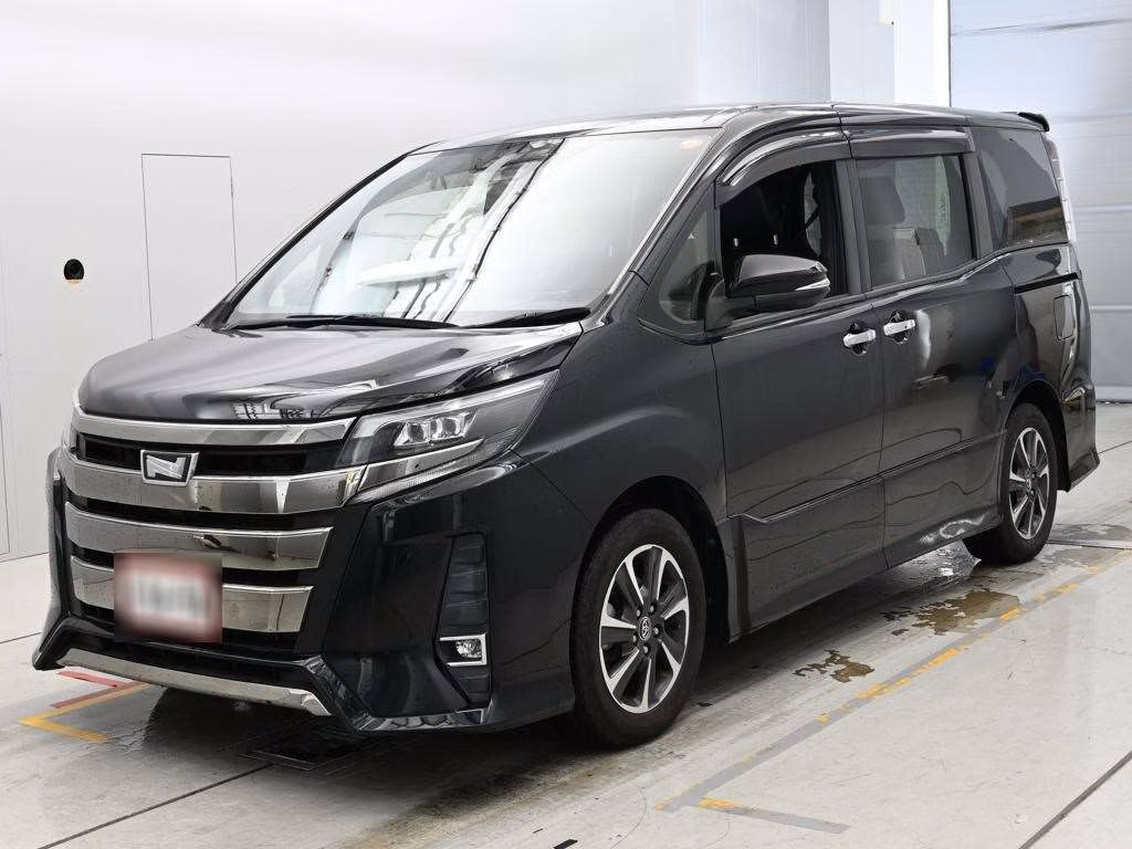TOYOTA NOAH
