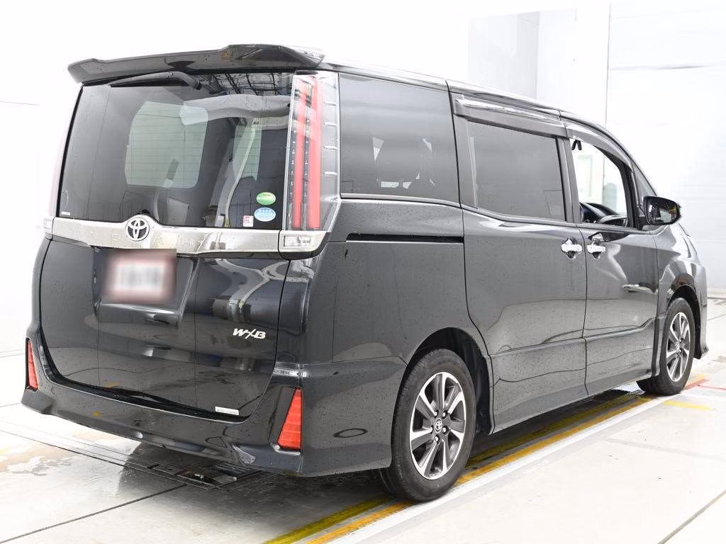 TOYOTA NOAH