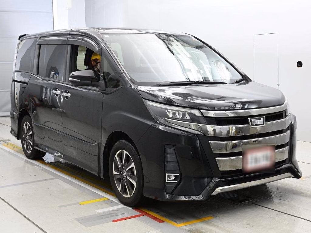TOYOTA NOAH