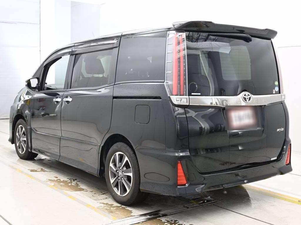 TOYOTA NOAH