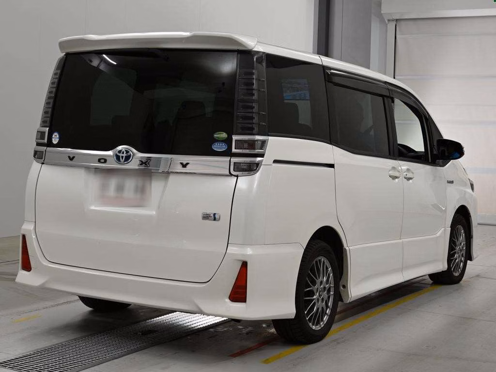 TOYOTA VOXY