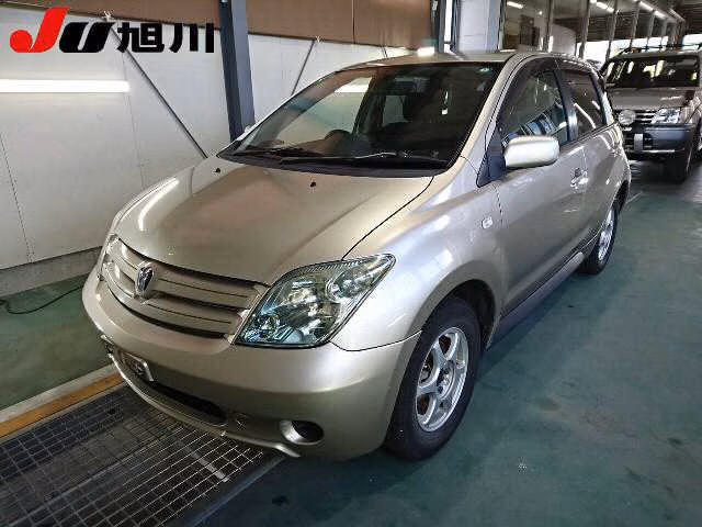 TOYOTA IST