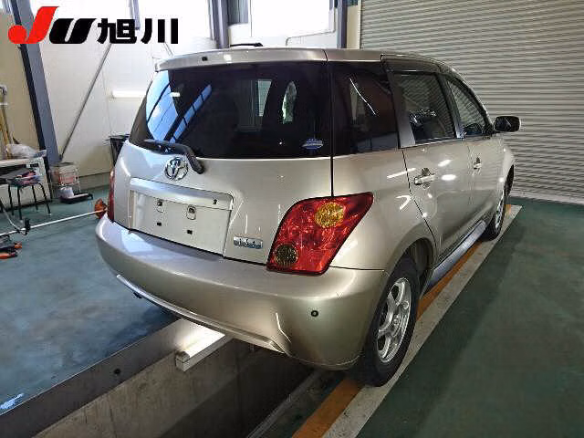 TOYOTA IST