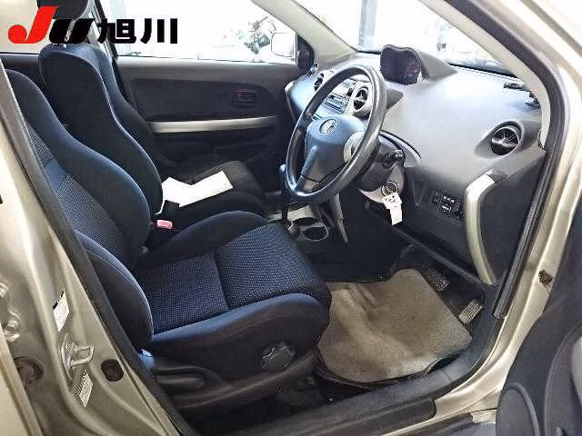 TOYOTA IST