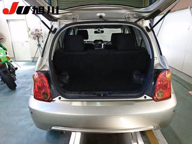 TOYOTA IST