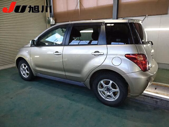 TOYOTA IST