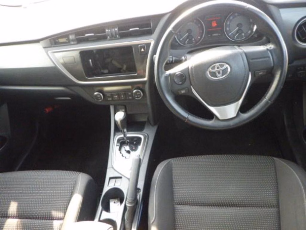 TOYOTA AURIS