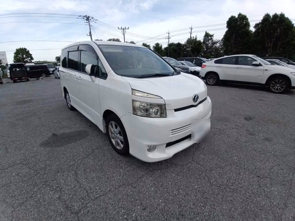 TOYOTA VOXY