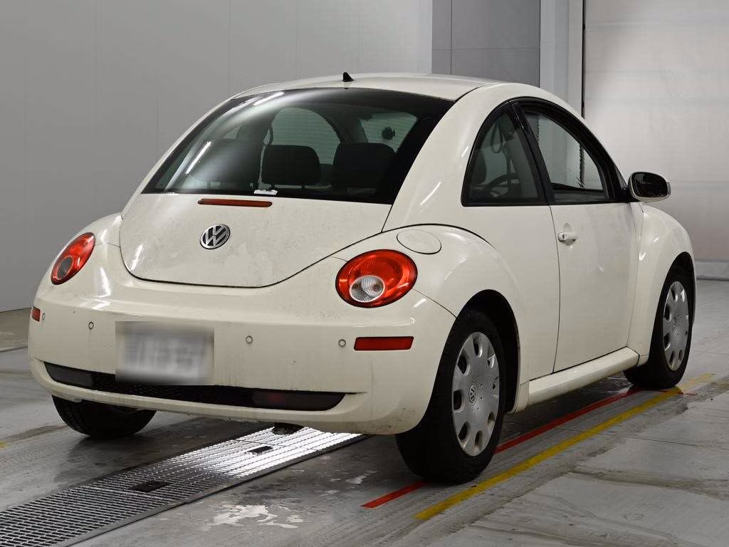 VOLKSWAGEN BEETLE